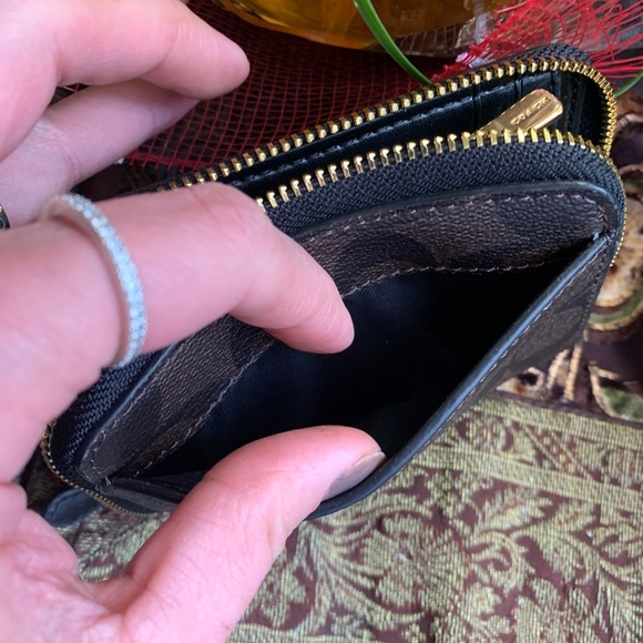 Authentic COACH Signature canvas/leather umbrella zip around wallet - Picture 11 of 12